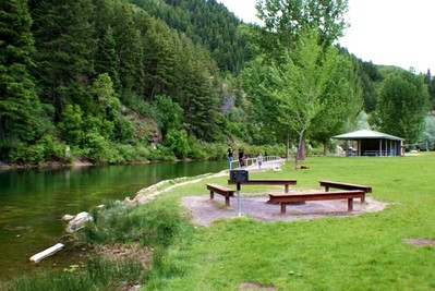 Vivian Park Picnic Tables